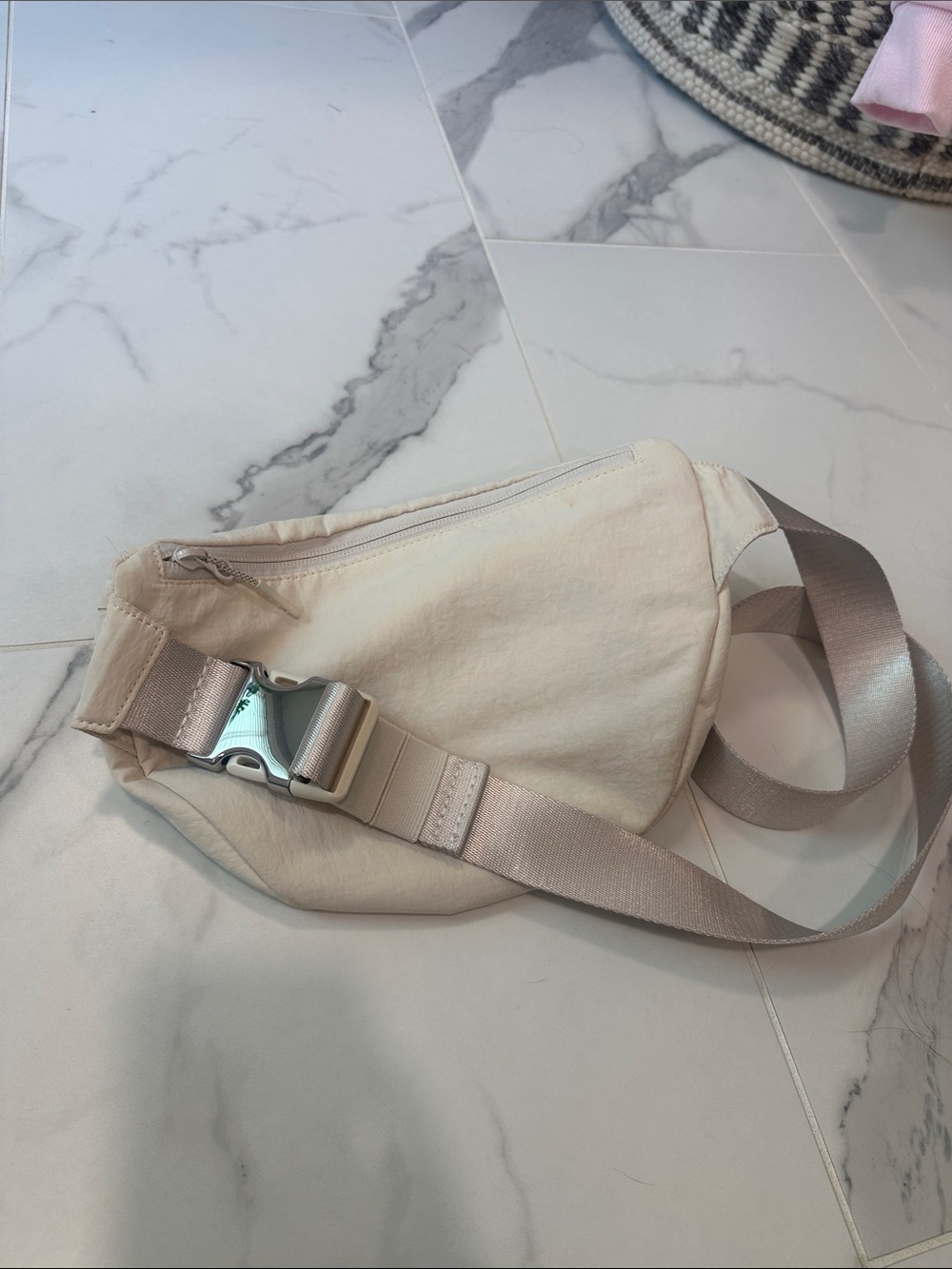Lululemon Crossbody bag - Picture 2 of 6